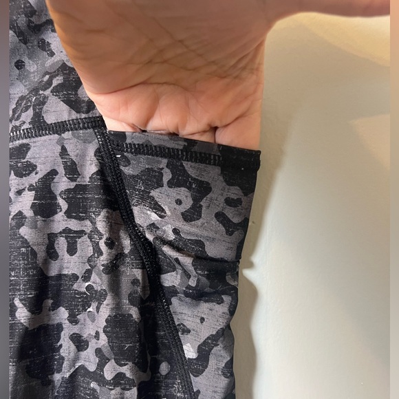 Sweaty Betty Power 7/8 Workout Leggings Black Camo Medium - Picture 2 of 5